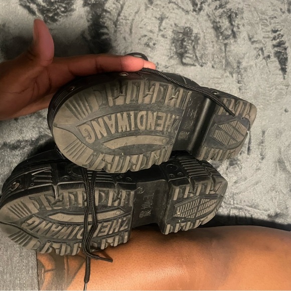 Black Chunky Platform Shoes with Thick Sole and Straps - Picture 2 of 3